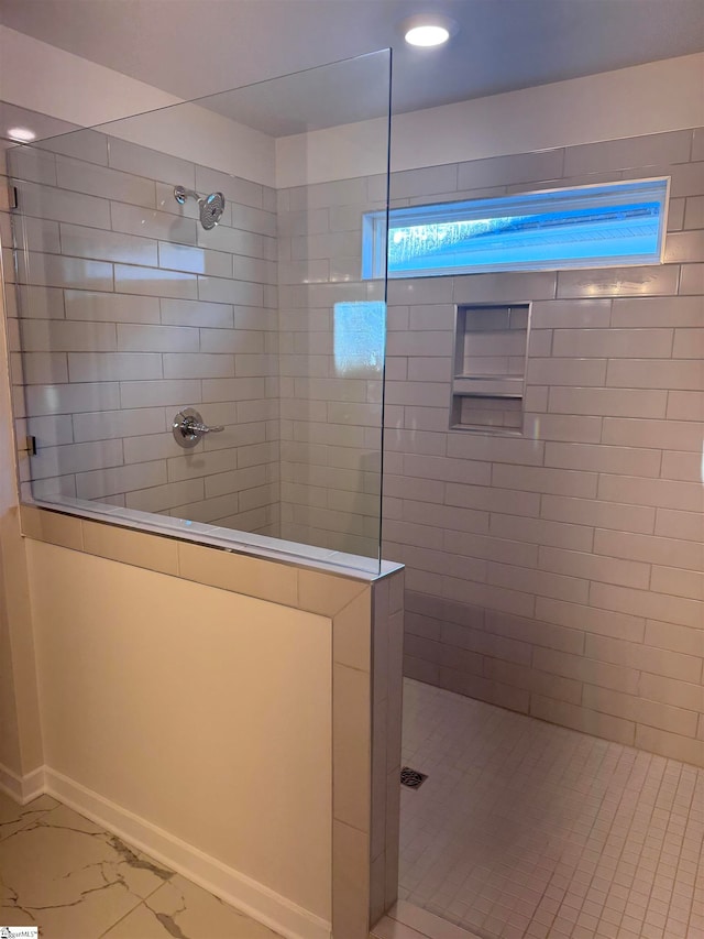 bathroom featuring a tile shower