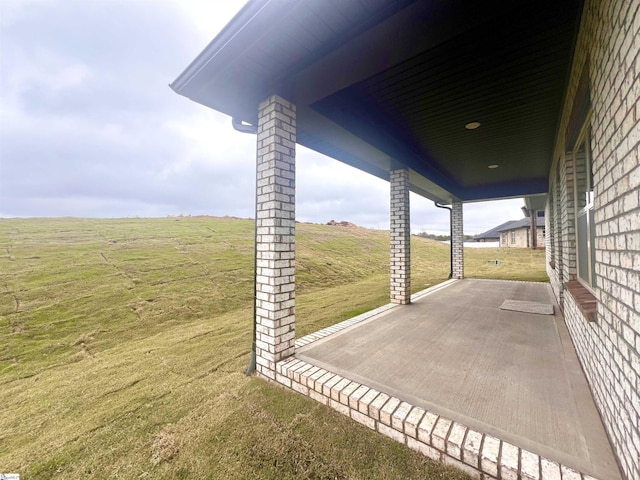 view of yard with a patio area