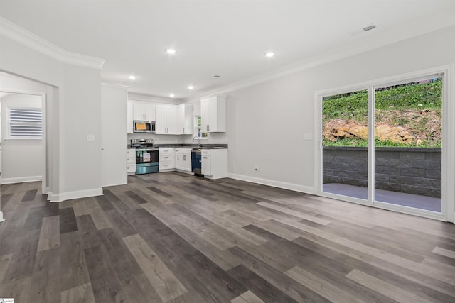 unfurnished living room featuring visible vents, dark wood-type flooring, ornamental molding, recessed lighting, and baseboards
