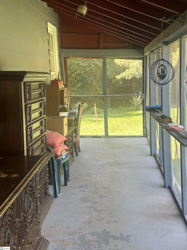 sunroom with vaulted ceiling