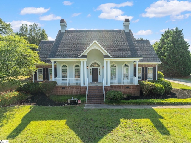 view of front facade featuring a front yard and covered porch