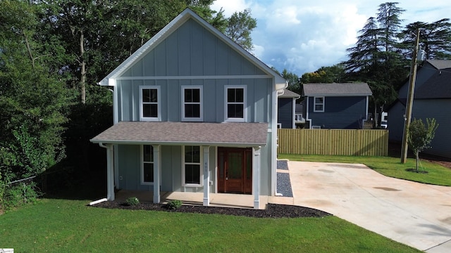 view of front facade with a front yard and covered porch