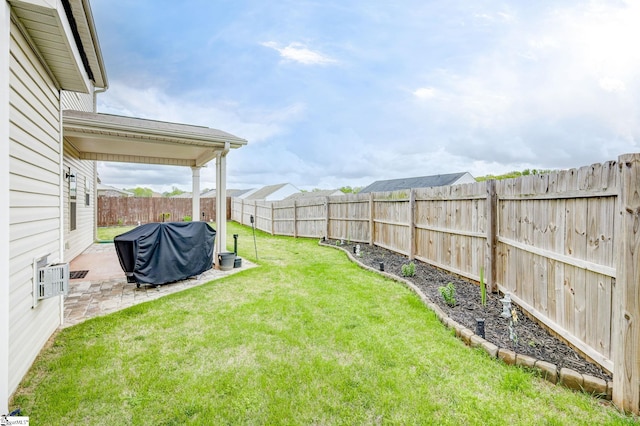 view of yard featuring a patio area