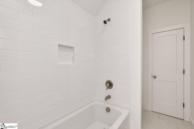 bathroom featuring tiled shower / bath combo