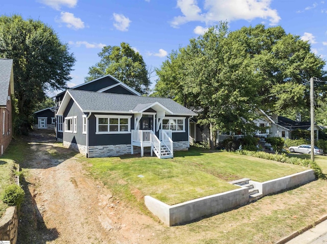 view of front of home featuring a front lawn