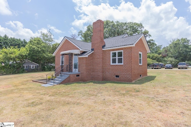 view of front of house with a front yard