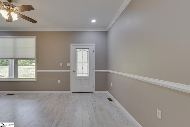 foyer entrance featuring light hardwood / wood-style flooring, ornamental molding, and ceiling fan