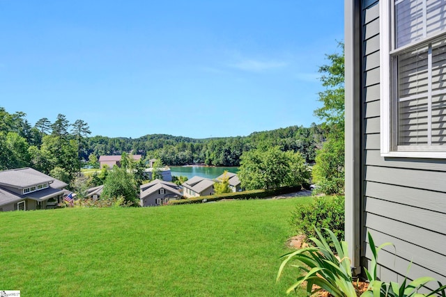 view of yard featuring a water view