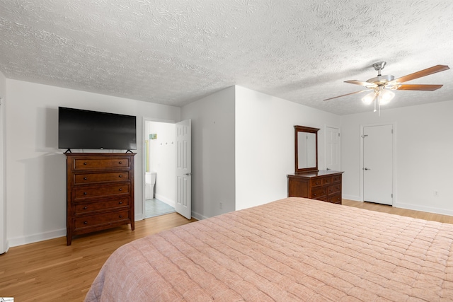 bedroom featuring a textured ceiling, light hardwood / wood-style flooring, and ceiling fan