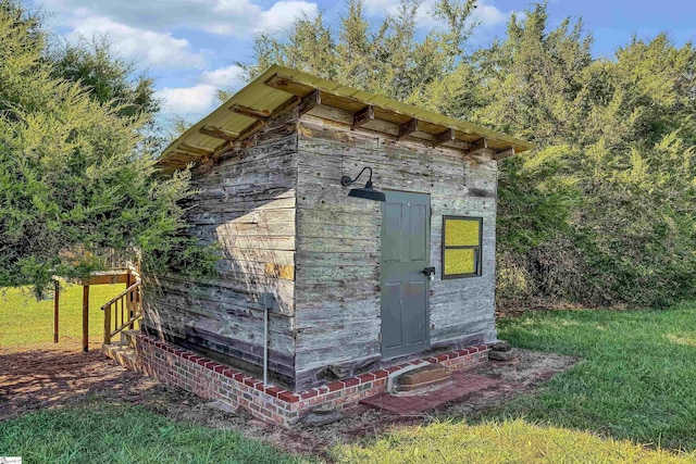 view of outbuilding with a yard