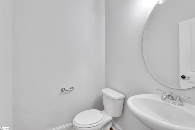 bathroom featuring toilet and sink