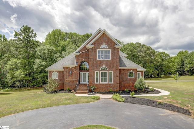 view of front of home with a front lawn