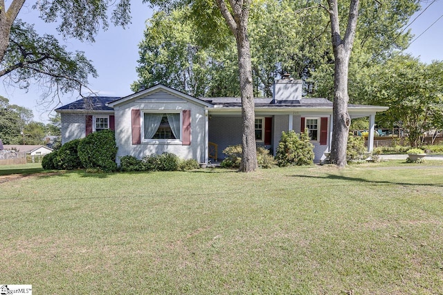 single story home featuring a front yard