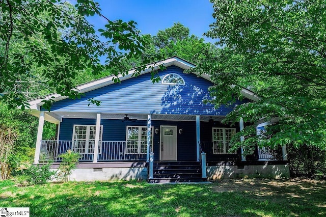 view of front of home featuring covered porch and a front lawn