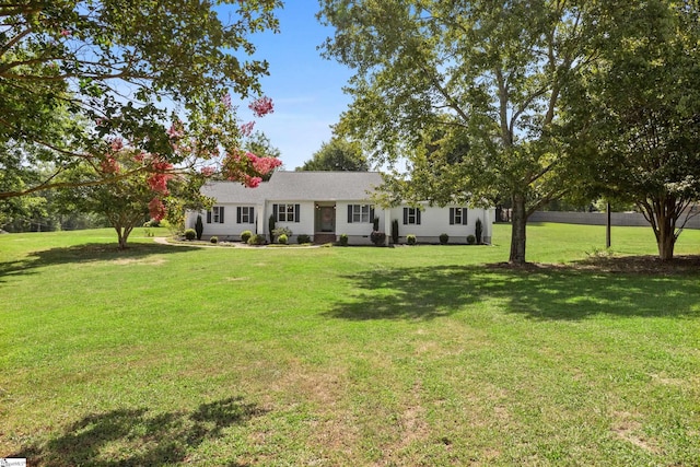 single story home with a front lawn