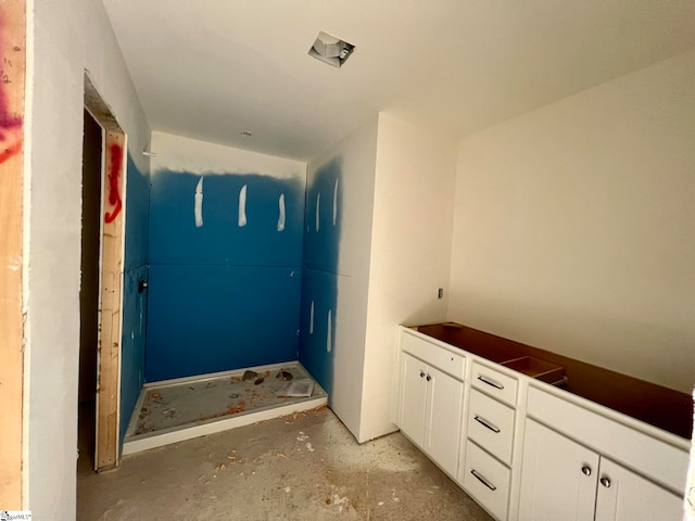 bathroom featuring concrete floors