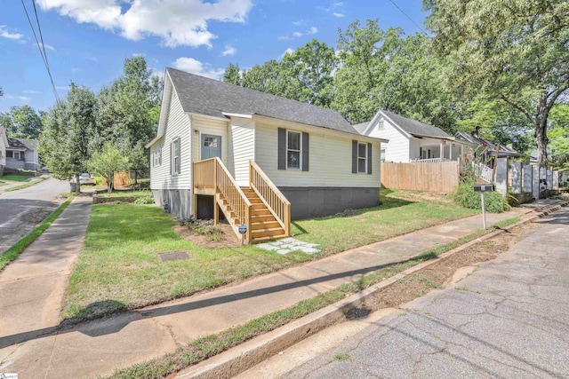 bungalow featuring a front yard