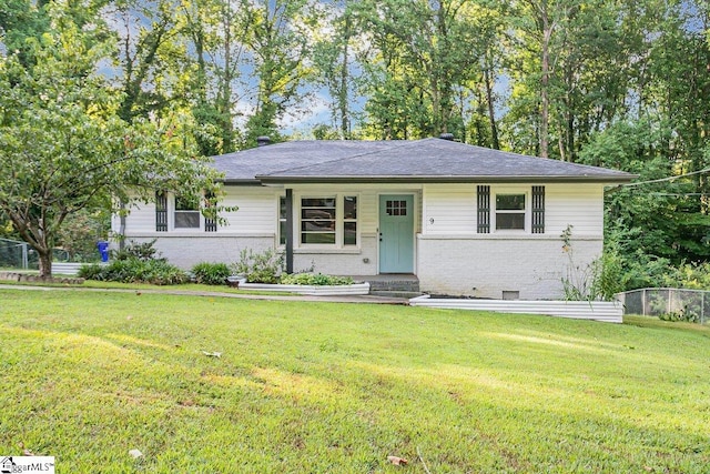 single story home with a front yard