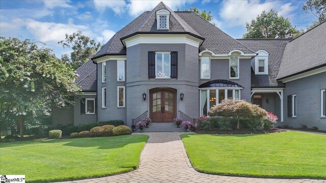 view of front of home with a front lawn