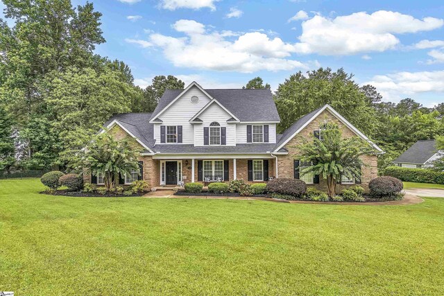 view of front of house with a front yard