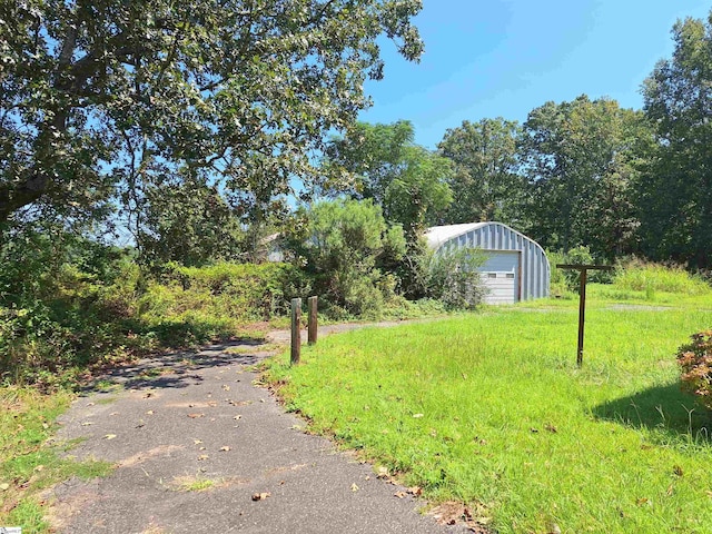 view of yard with an outbuilding and a garage