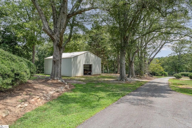 exterior space featuring a pole building