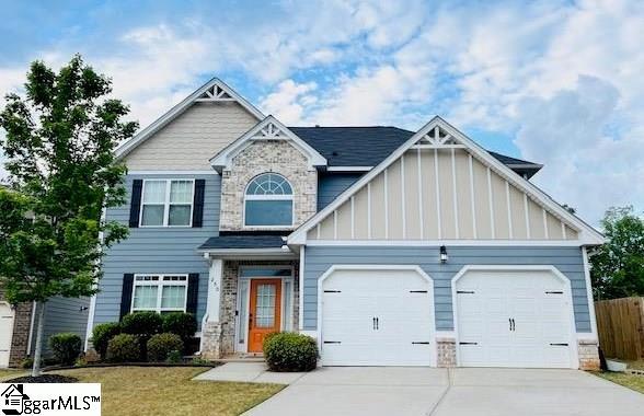 craftsman-style house with a garage and a front yard