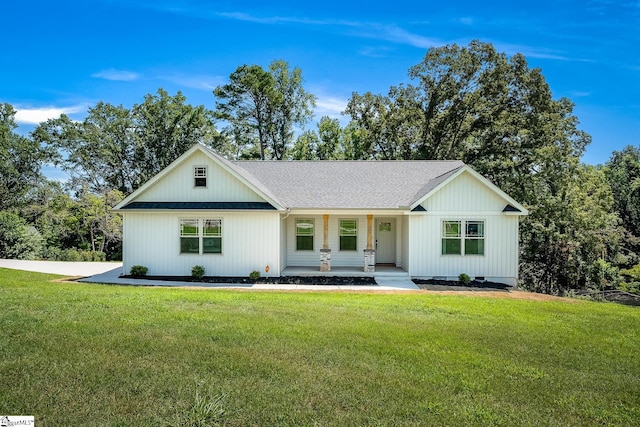 view of front facade featuring a front lawn and covered porch