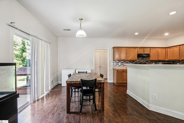 dining room with baseboards, visible vents, dark wood-type flooring, and recessed lighting