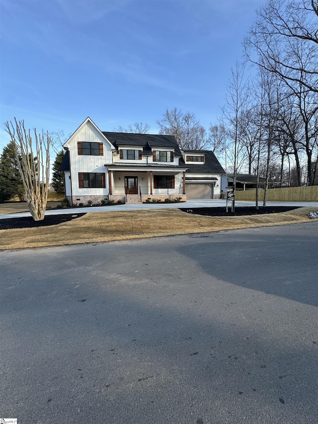 view of front of property featuring a garage and a porch