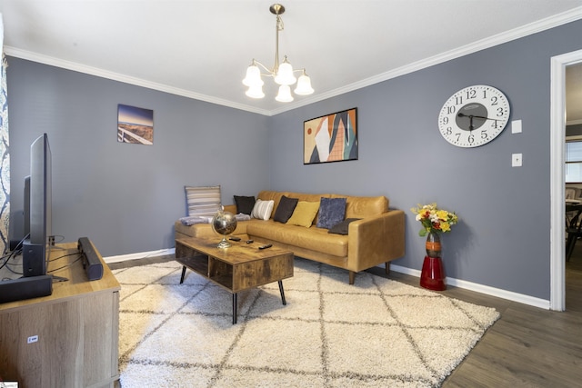 living room with an inviting chandelier, ornamental molding, and hardwood / wood-style floors