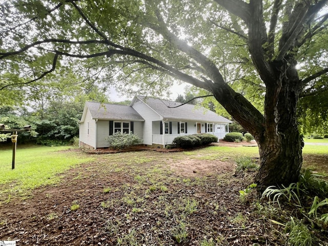 ranch-style house featuring crawl space and a front lawn