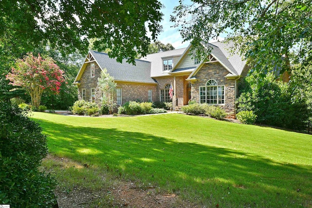 view of front of house with a front lawn