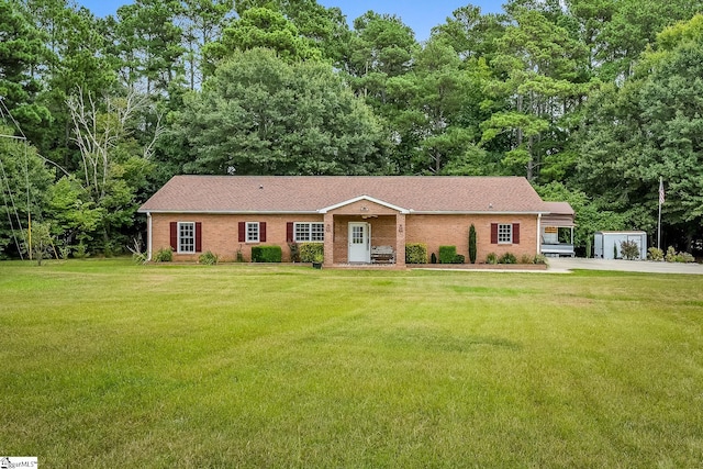 single story home featuring a front lawn