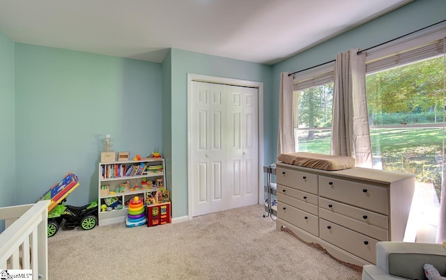 recreation room featuring carpet