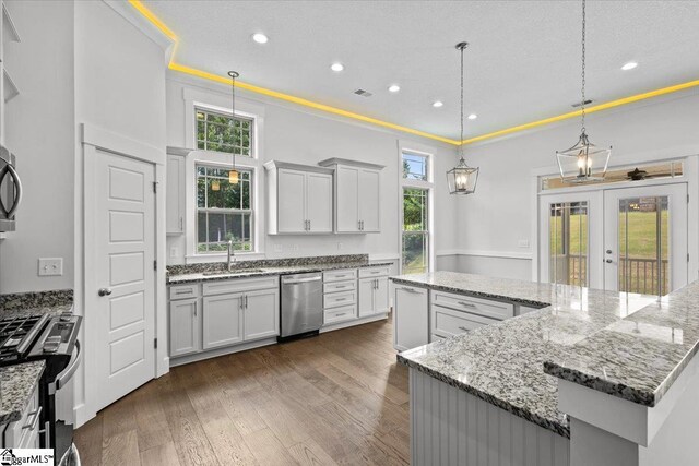 18 Double Crest Dr Lot 5, Taylors, SC 29685 - kitchen with dark wood-type flooring, stainless steel appliances, ornamental molding, and decorative light fixtures