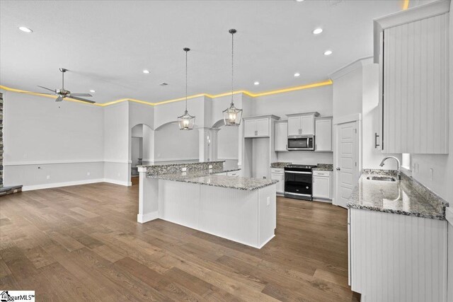 18 Double Crest Dr Lot 5, Taylors, SC 29685 - kitchen featuring electric range oven, sink, ornamental molding, ceiling fan, and dark hardwood / wood-style floors
