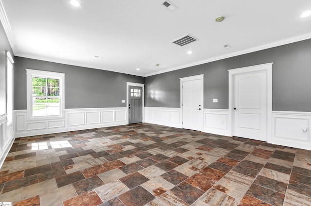 spare room featuring visible vents and recessed lighting