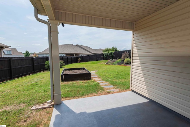 view of yard featuring a patio