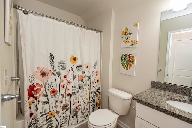 bathroom featuring a shower with shower curtain, vanity, and toilet