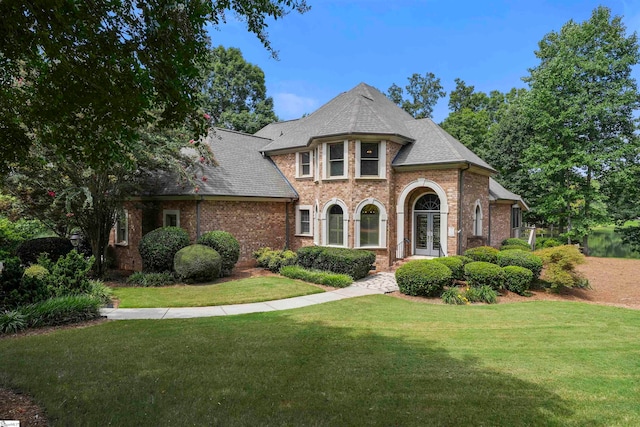 view of front facade with a front lawn