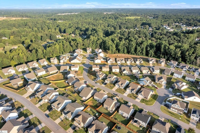 birds eye view of property featuring a forest view