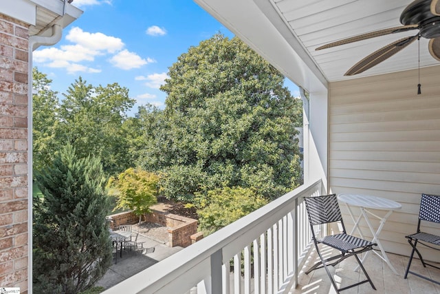 balcony featuring ceiling fan