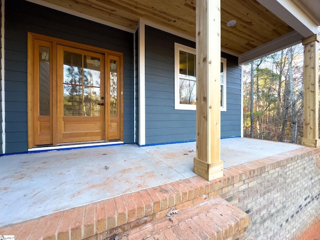 property entrance with covered porch