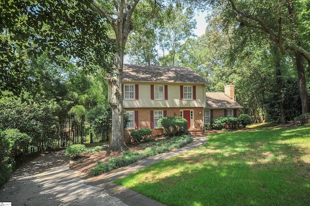 view of front of house with a front yard