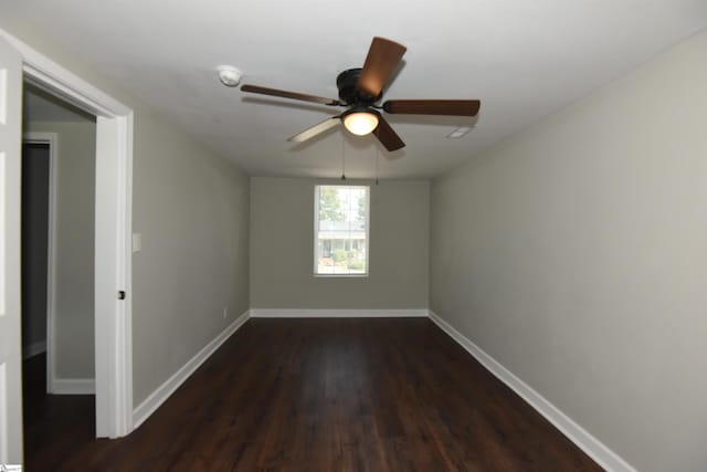 unfurnished room with dark wood-type flooring and ceiling fan