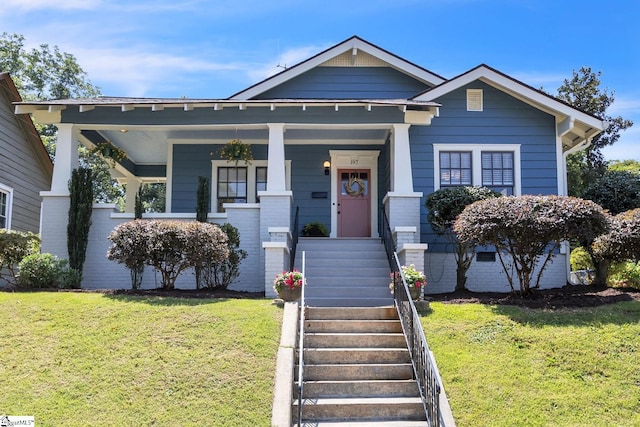 view of front of property featuring a front lawn and covered porch