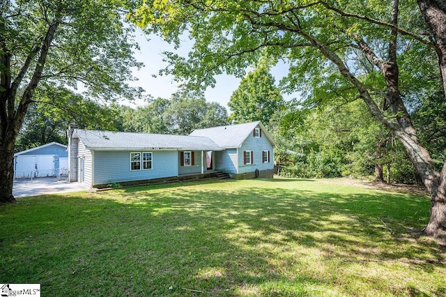 view of front of property with a front lawn