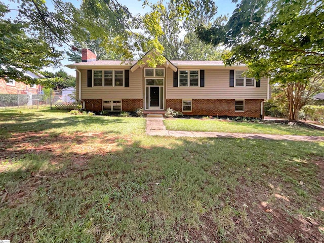 split foyer home featuring a front lawn