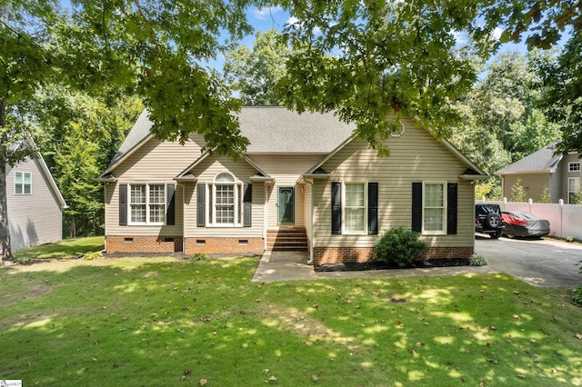 view of front facade with a front yard